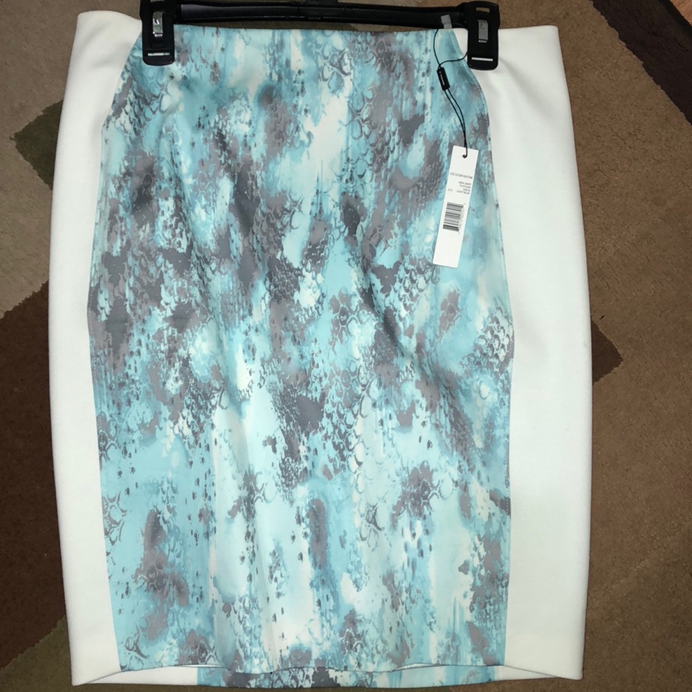 NWT: T Tahari White/Light Blue Snakeskin Skirt